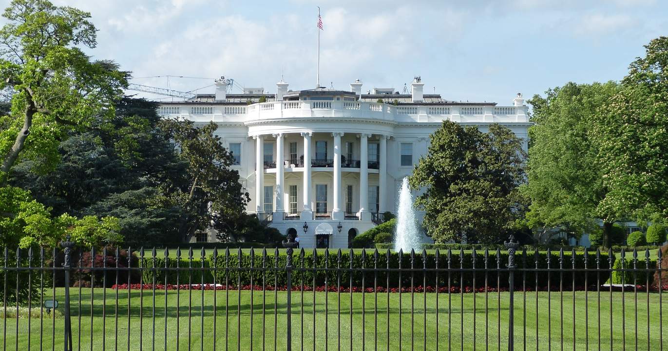 ANALYSIS: A man breaks through the White House barriers — and injures a Secret Service agent